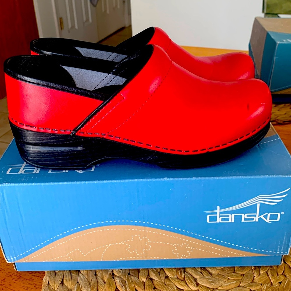 Ladies Red Dansko clogs Pro Box Size 37